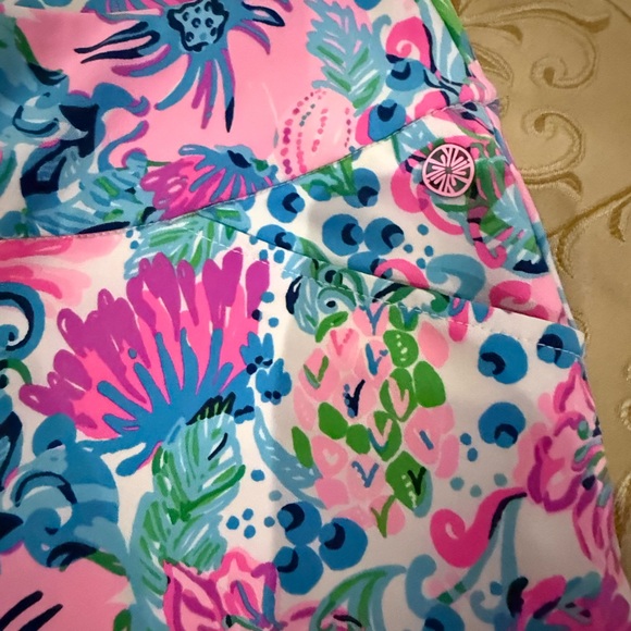 Lily Pulitzer luxletic Bermuda shorts - Picture 2 of 7